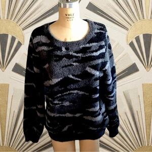 Barefoot Dreams Cozychic Seaside Carbon Camo Crewneck Pullover Tiger Stripe